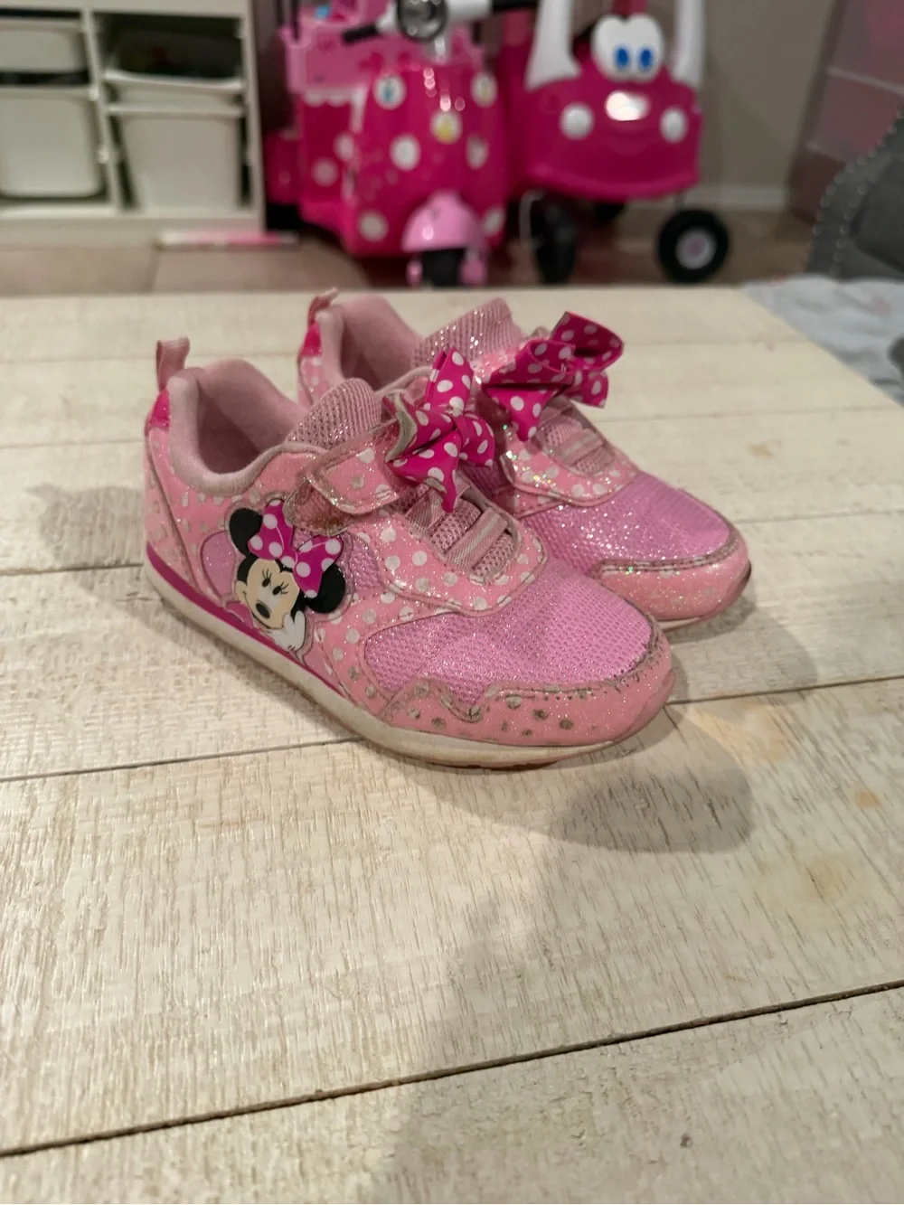 Disney Minnie Mouse Toddler Sneakers – Girls Size 11 💕🎀